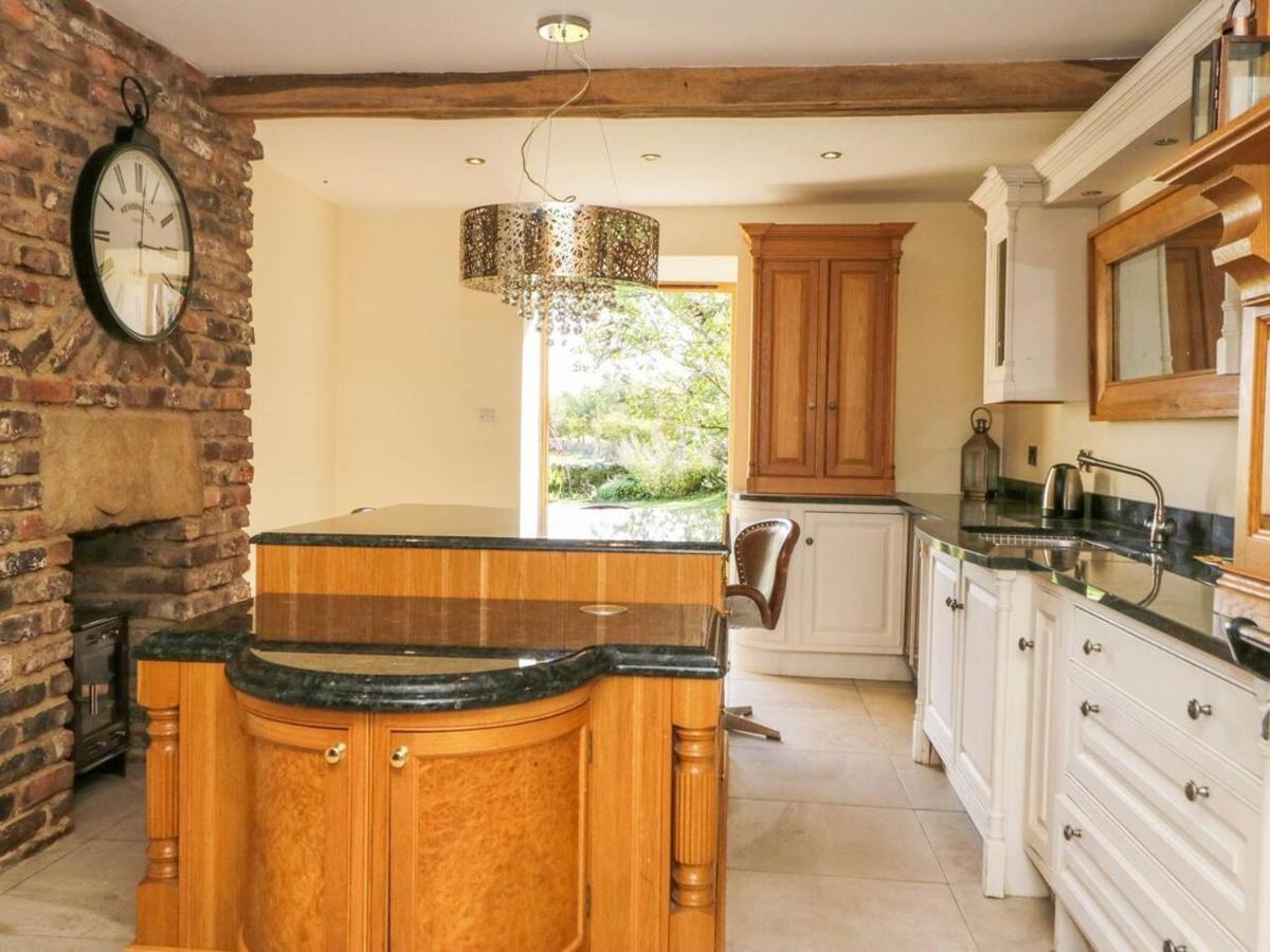 Meagill Farmhouse Hot Tub Bbq Hut Villa Otley  Exterior photo